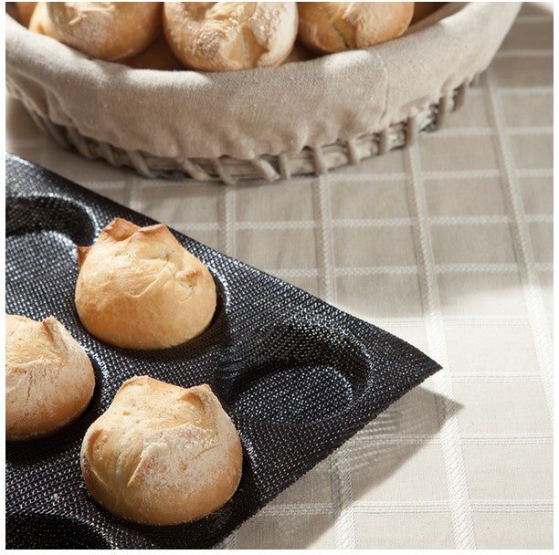 <img src="https://cdn.shopify.com/s/files/1/0084/6109/0875/products/SF_00115.jpg?v=1565886795" alt="Demarle Silform - Round Shape Bread Proofing and Baking Tray - Vol. 1.01 oz">